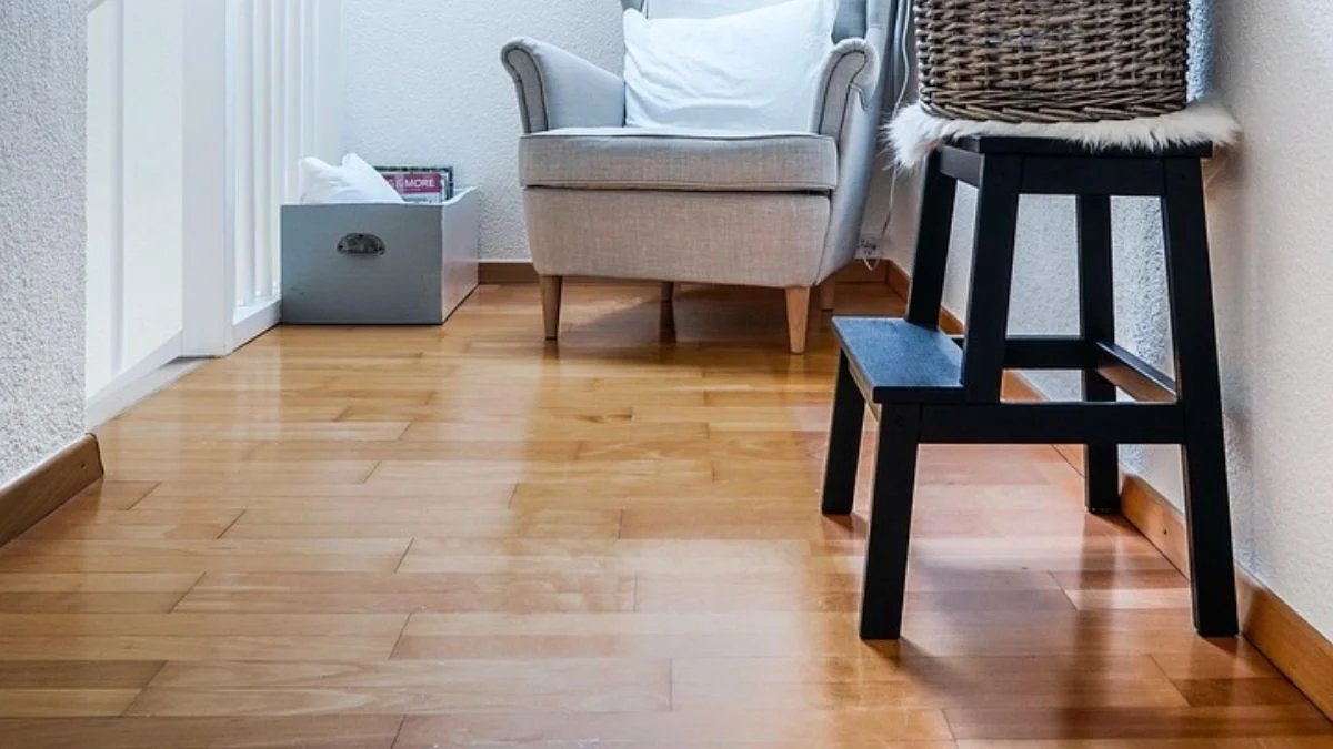 wooden skirting board