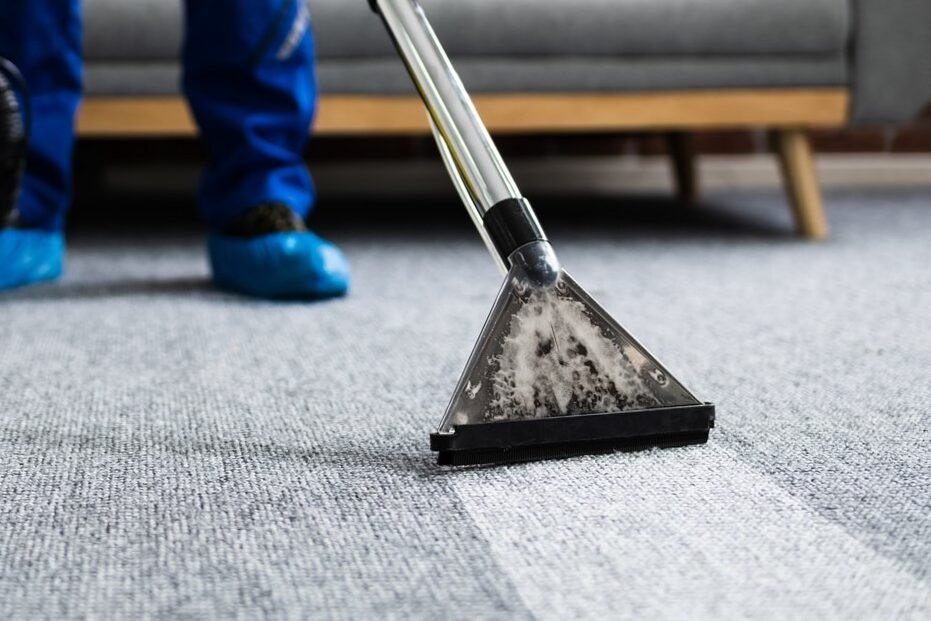 Carpet cleaning step by step: professional tips and solutions