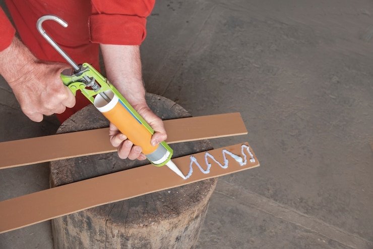 Adhesives recommended for mounting metal profiles