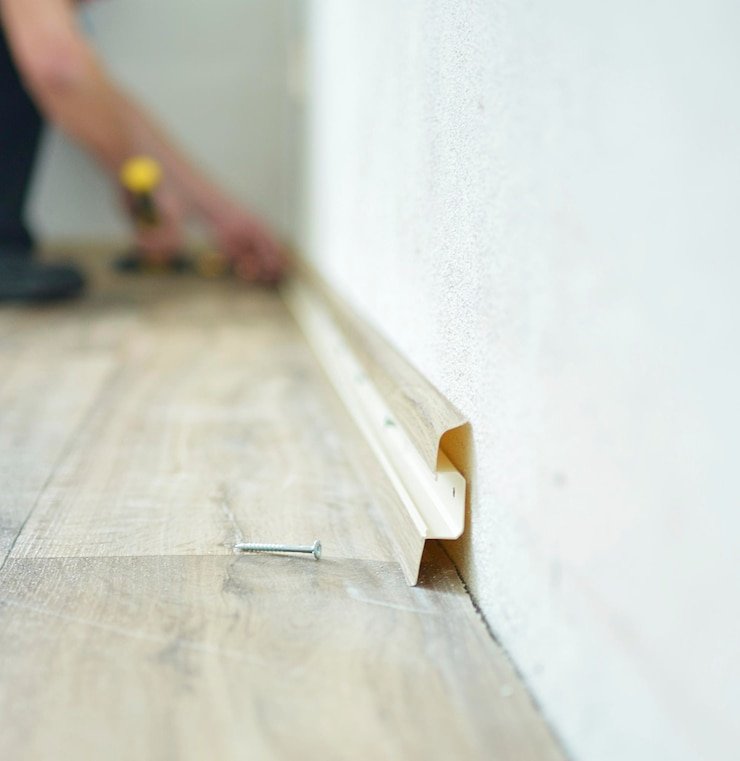 How to correctly install MDF, solid wood and PVC plinths